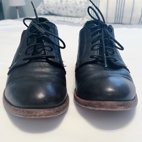Frye Carson Heeled Oxfords in Black, Size 7.5 - Picture 5 of 9